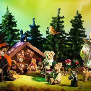 Holz-Knusperhaus mit Filz-Lebkuchen dekoriert, zu Szene 2 (20566-9)